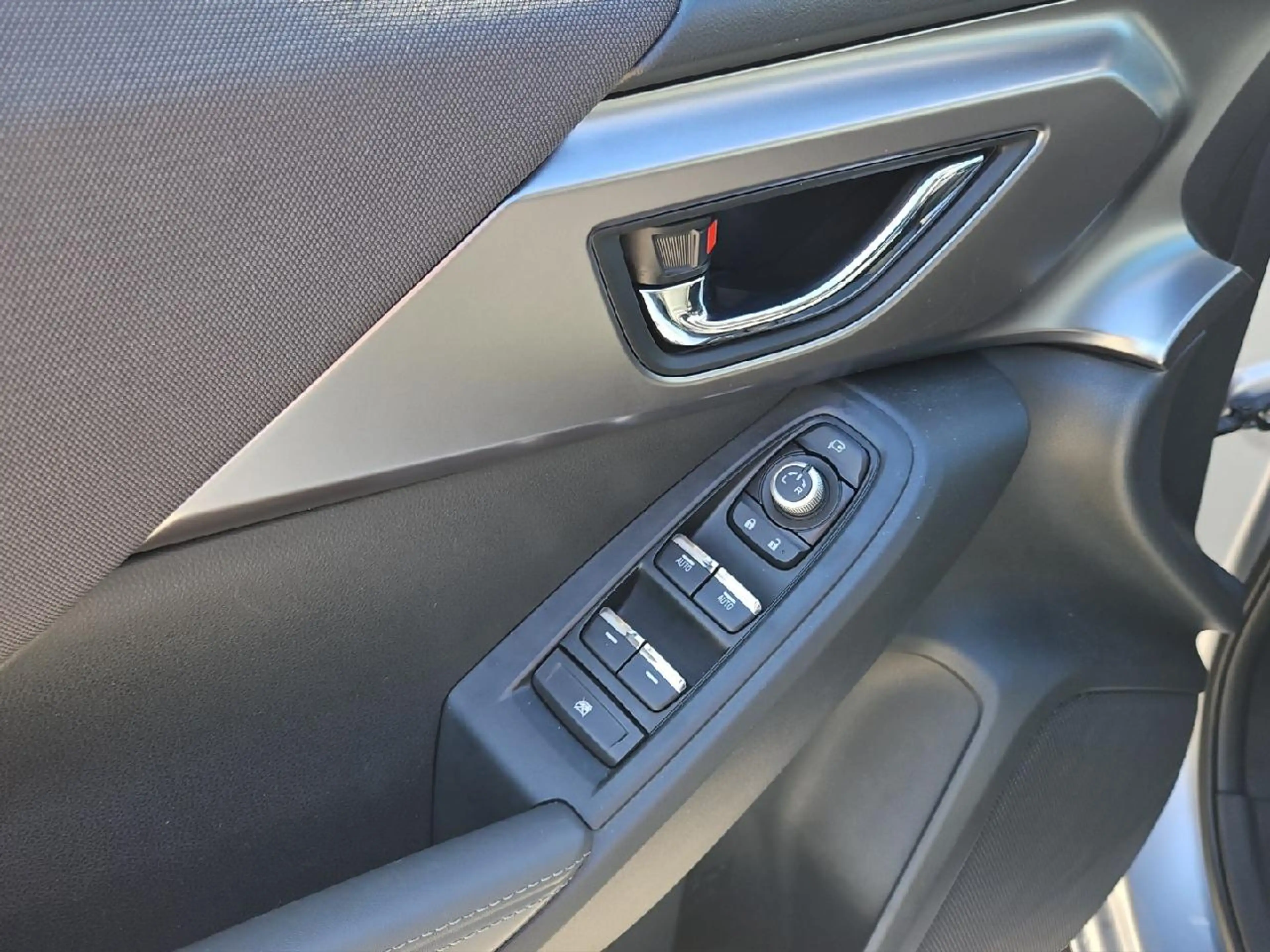 Subaru Impreza Trend — photo 12