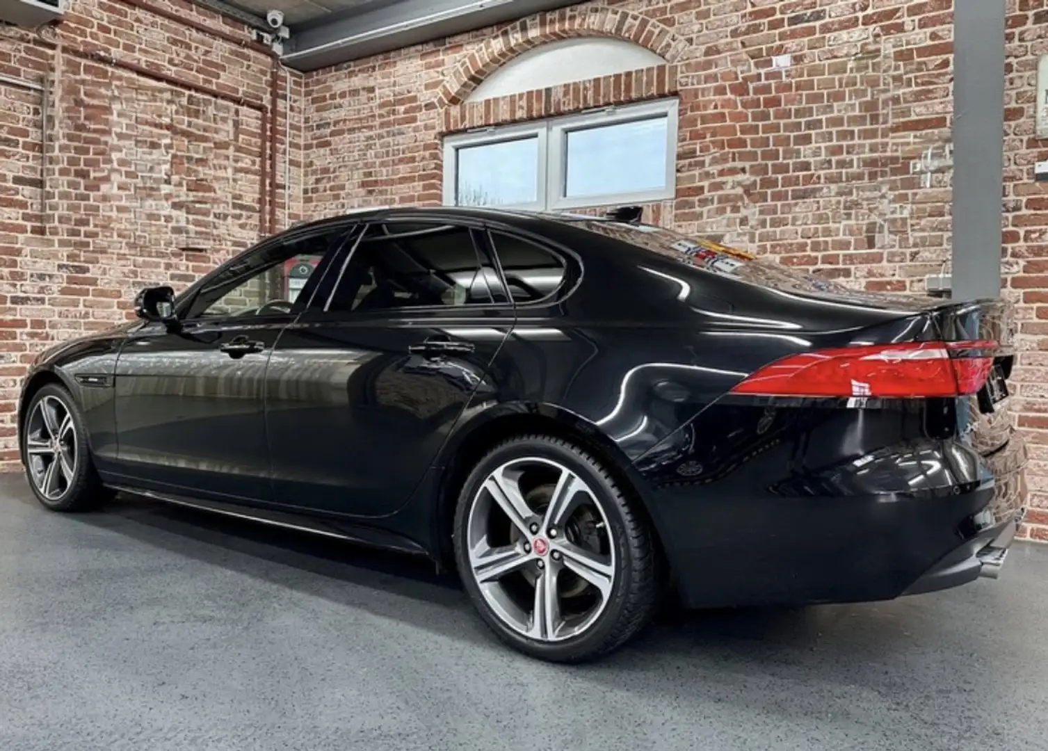 Jaguar XF 35t AWD R-Sport - 2