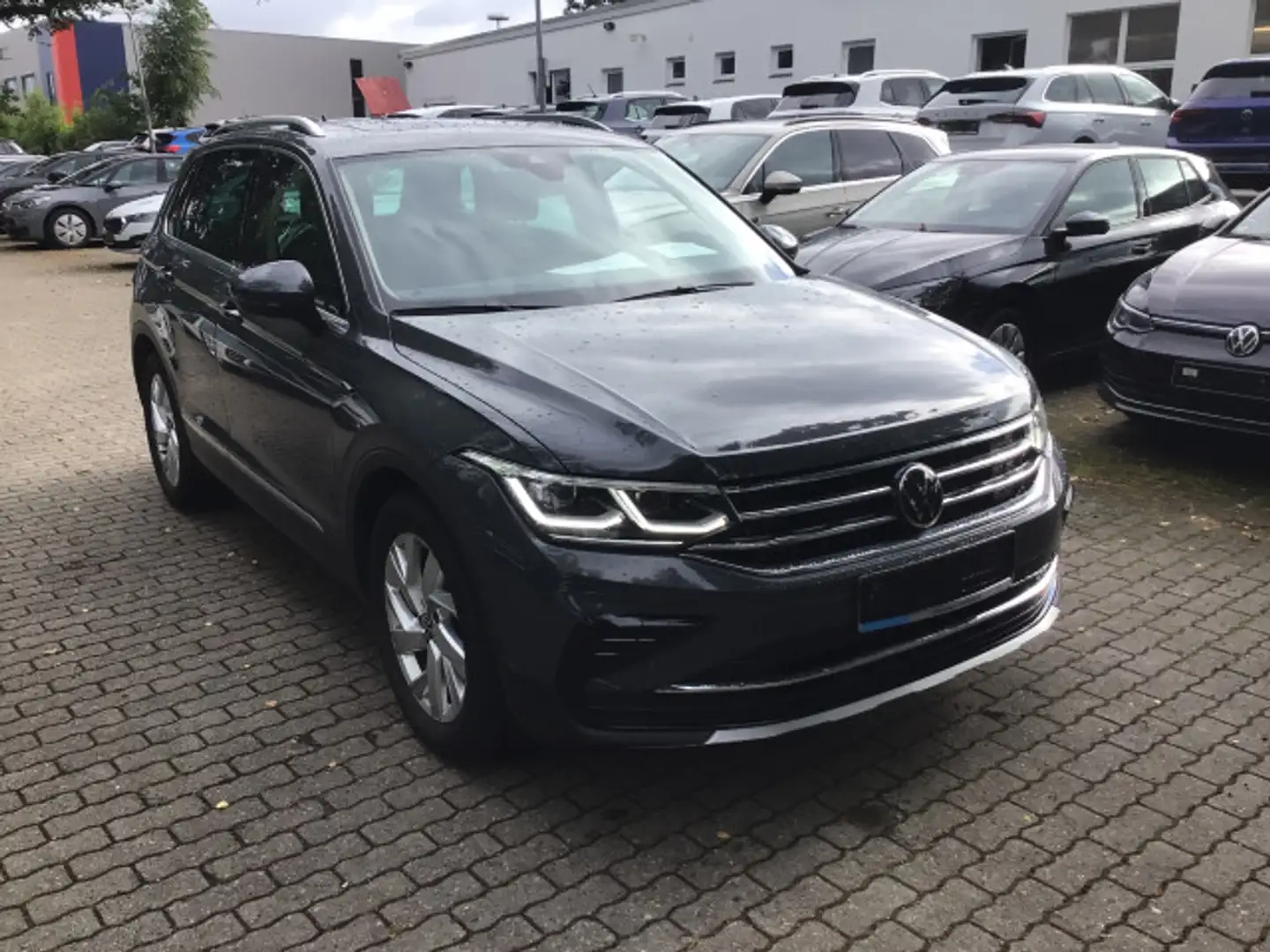 Volkswagen Tiguan 2.0 TDI DSG Elegance Panoramadach Park As Grau - 2