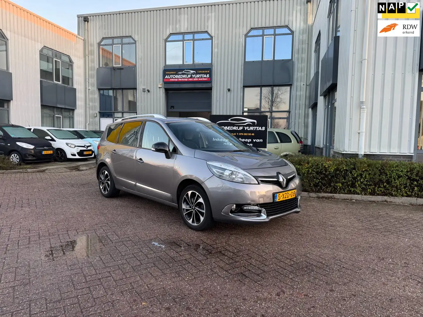 Renault Grand Scenic 1.2 TCe Bose 1 JAAR APK!! Grijs - 1