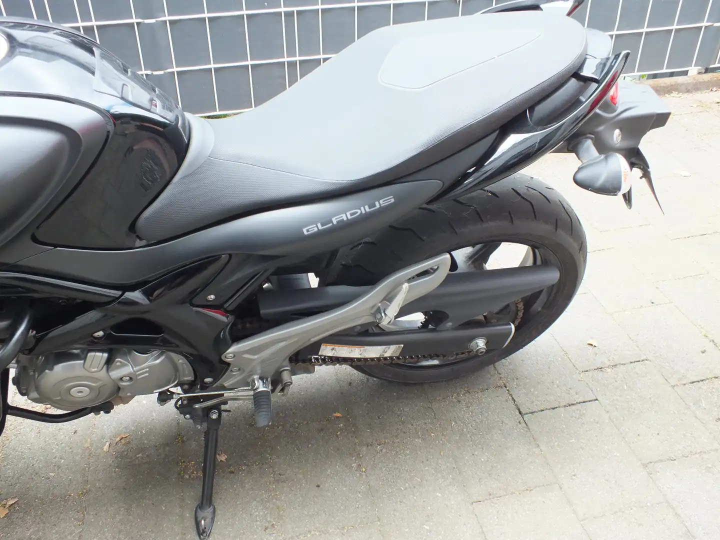 Suzuki Gladius 650 SFV650A Schwarz - 2