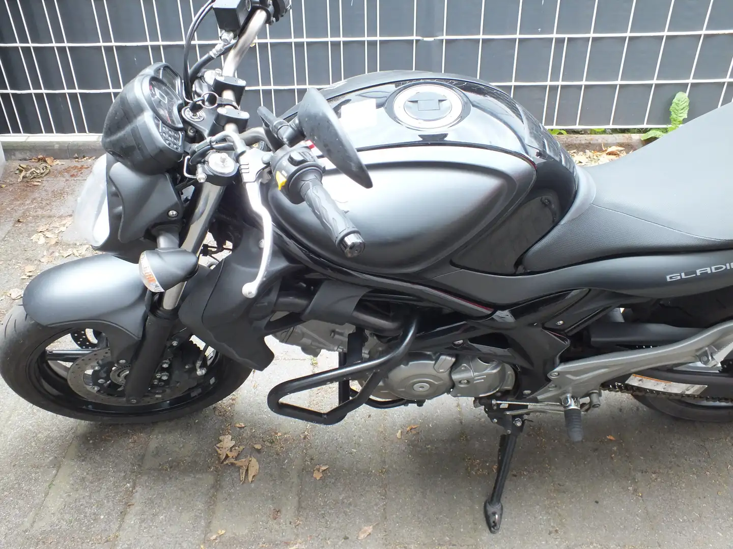 Suzuki Gladius 650 SFV650A Schwarz - 1
