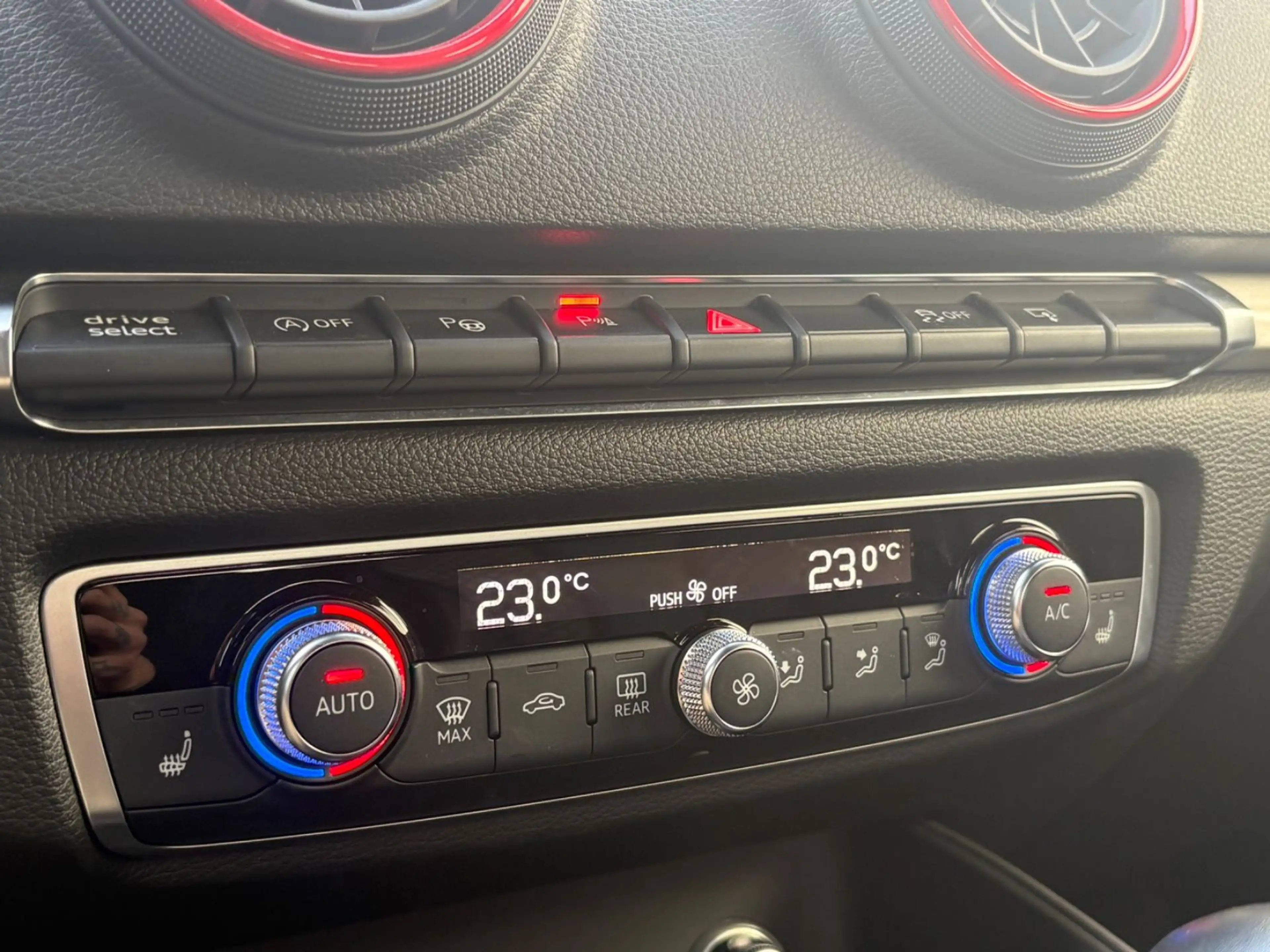 Audi S3 Sportback 2.0 TFSI quattro/B&O/Virt./2HD/CAM/ — photo 32