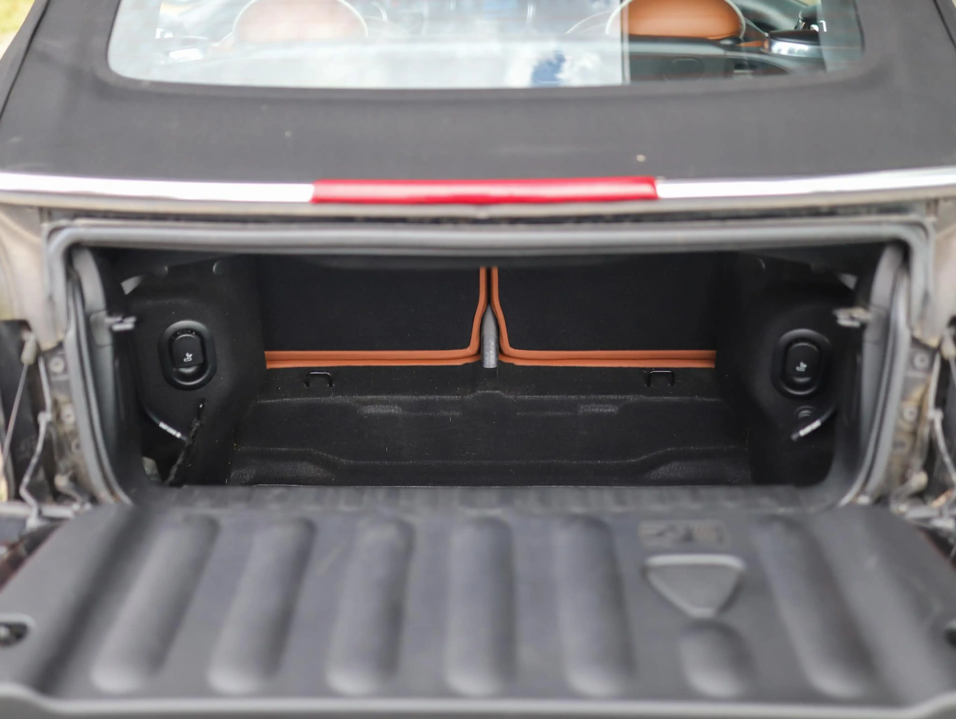 MINI Cooper S Cabrio 2.0 Chili Serious Business | JCW | Leder | H/K | L — photo 22