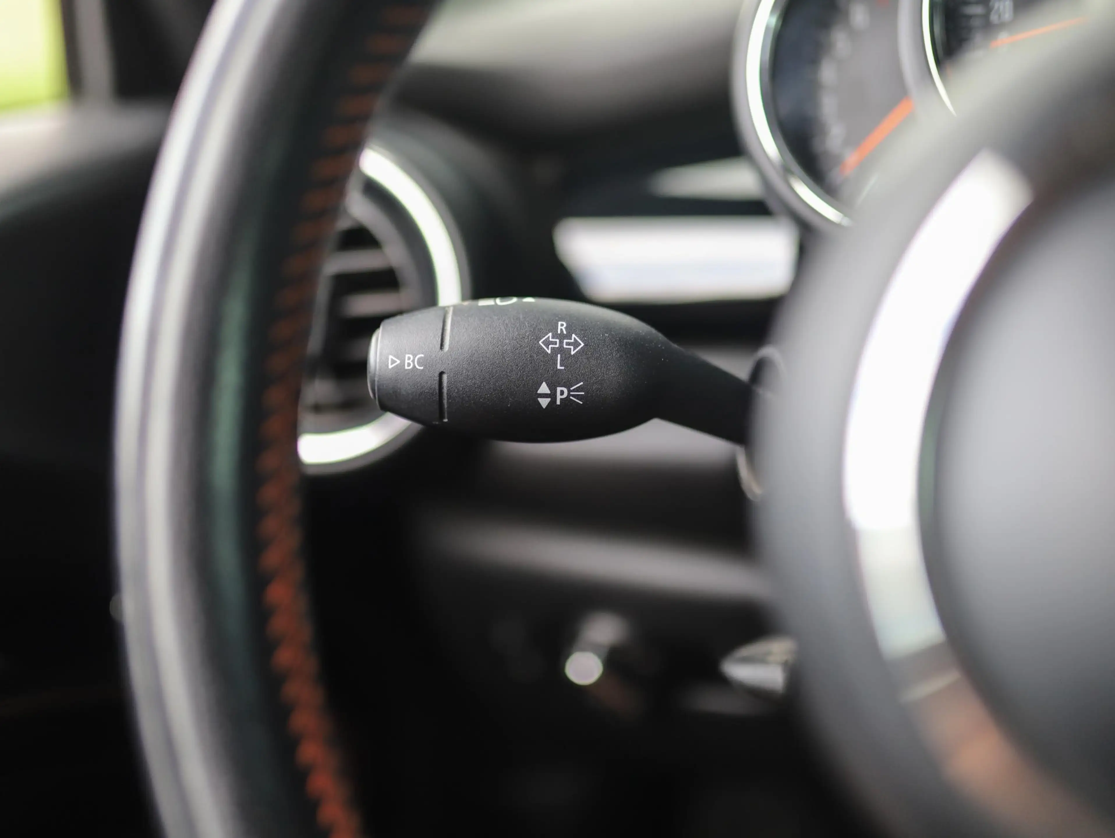 MINI Cooper S Cabrio 2.0 Chili Serious Business | JCW | Leder | H/K | L — photo 34