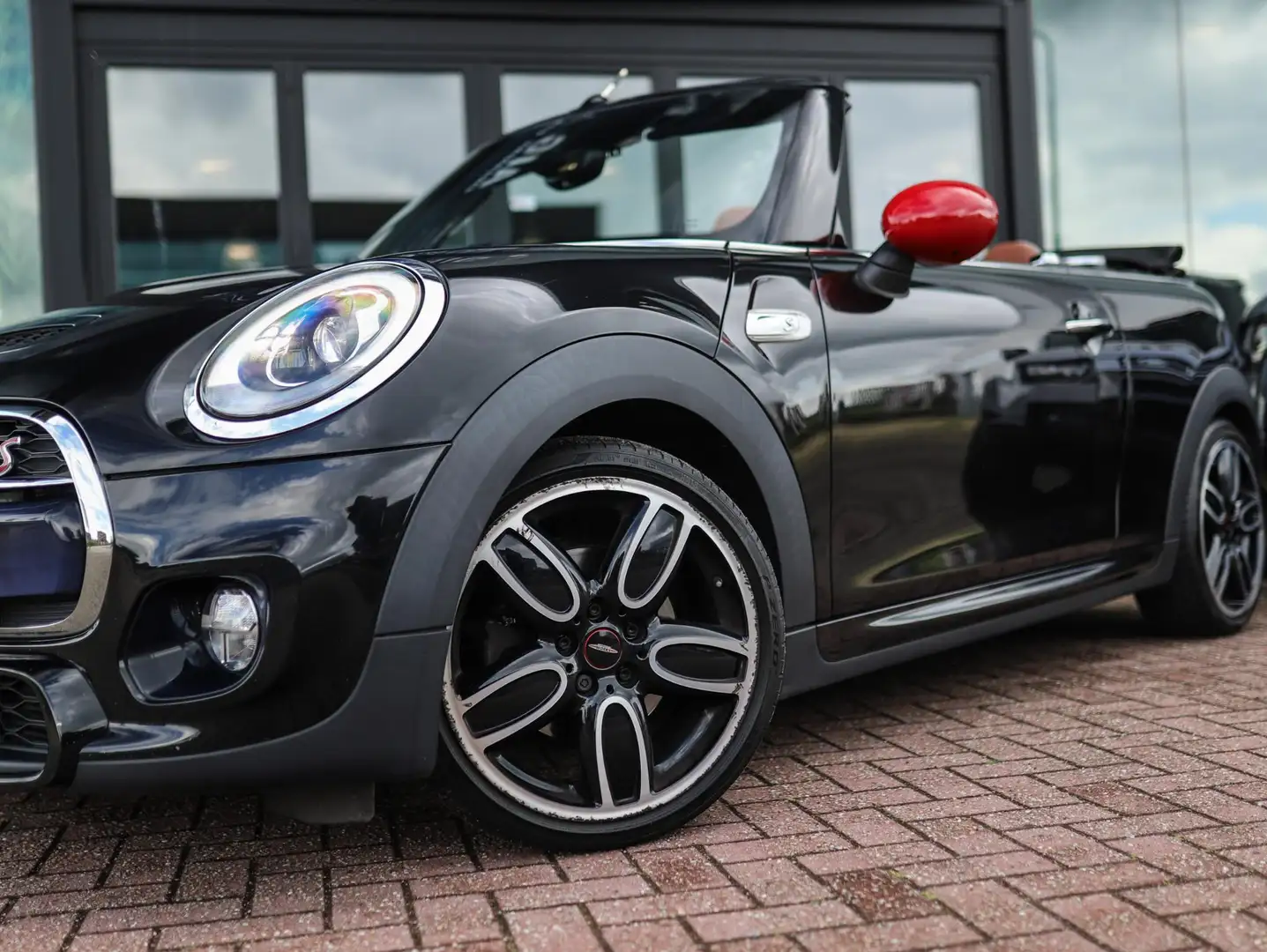 MINI Cooper S Cabrio 2.0 Chili Serious Business | JCW | Leder | H/K | L Zwart - 2