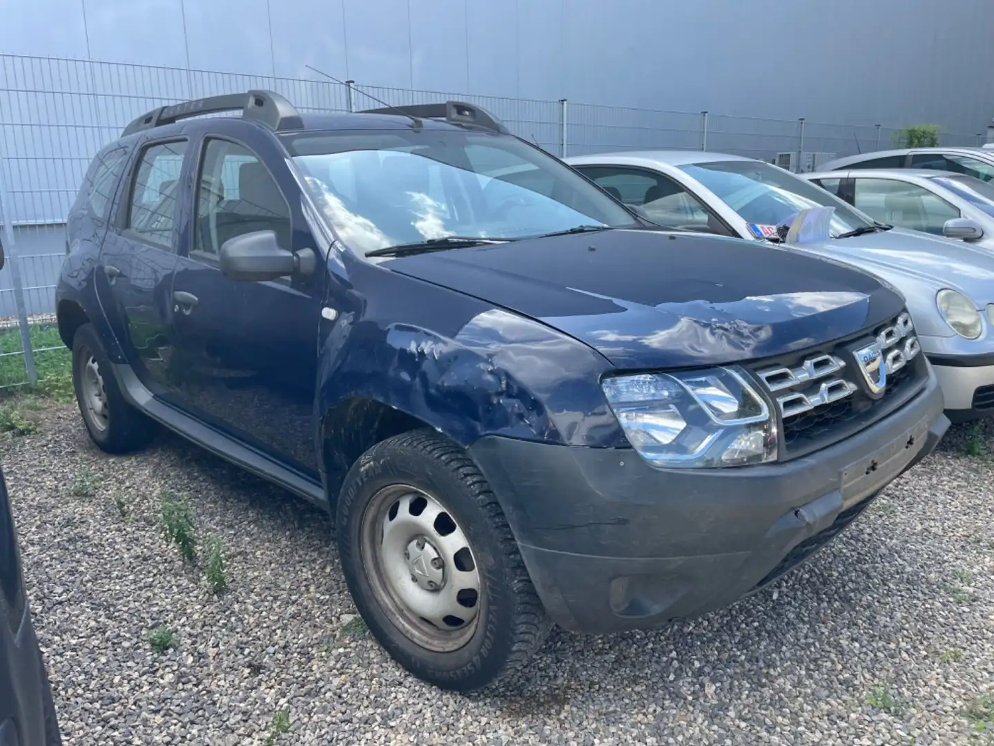 Dacia Duster 1.6 16V 105 4x2 Essentiel Modrá - 1
