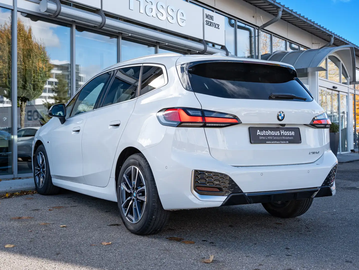 BMW 218 d Active Tourer M-Sport PANO SITZHZG PARKASSI Blanc - 2