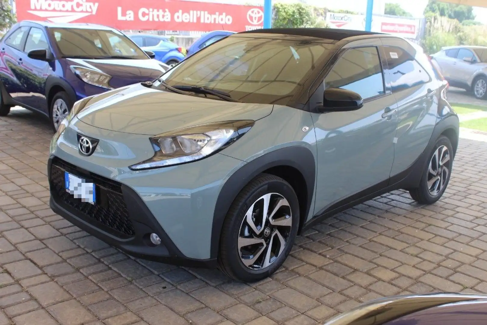 Toyota Aygo X 1.0 VVT-i 72 CV 5 porte Trend Air Verde - 1