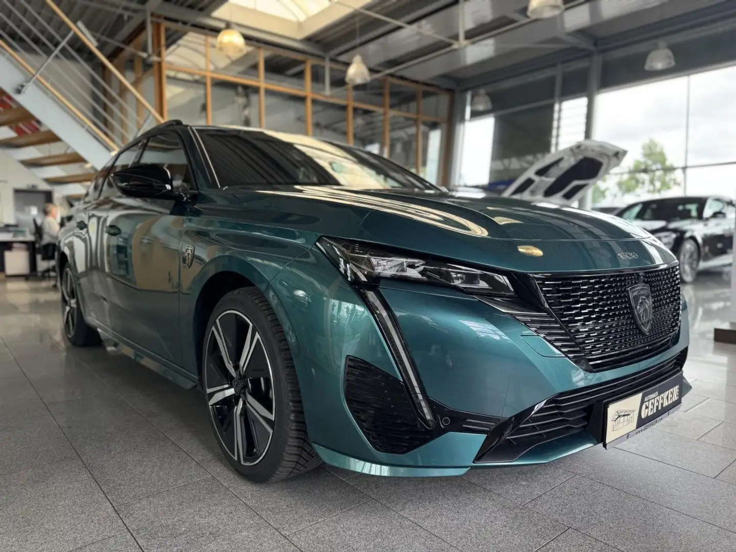 Peugeot 308 SW BlueHDi 130 GT, 360, ACC, Focal! Bluetooth Blauw - 2