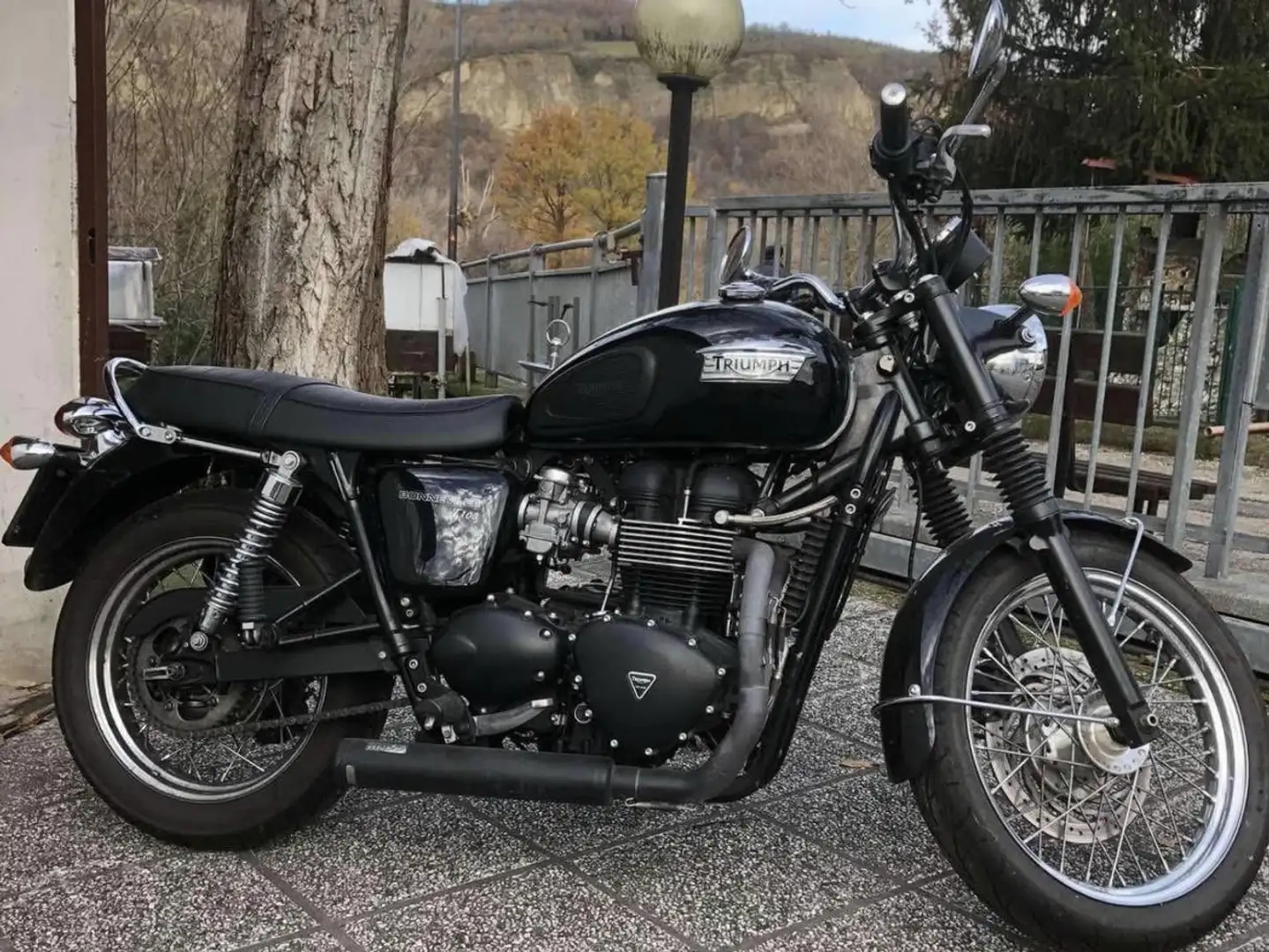 Triumph Bonneville T100 Negro - 2