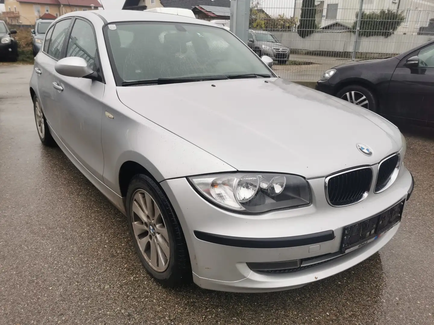 BMW 118 Grau - 2