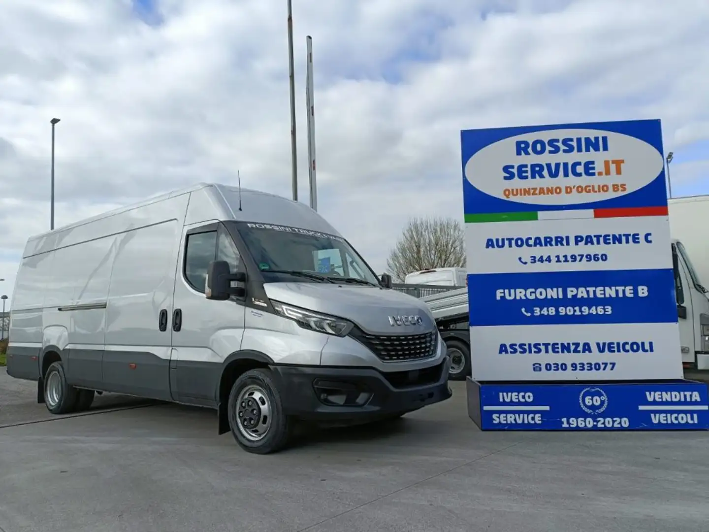 Iveco Daily 35C18P FURGONE STANDARD XL HI-MATIC 3.0 CC Grigio - 1
