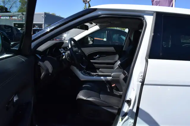 Land Rover Range Rover Evoque view 5