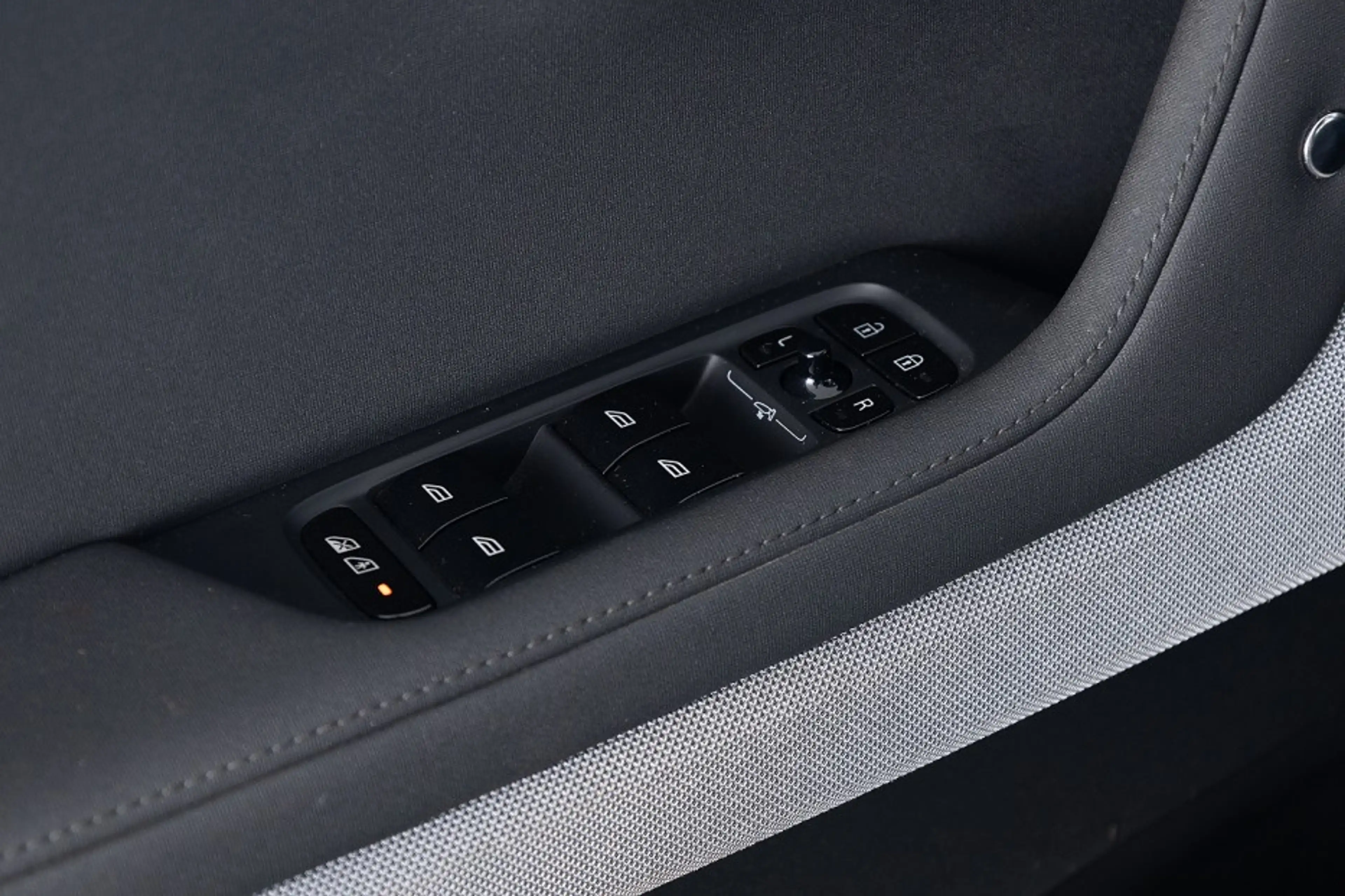 Polestar 2 Long Range Single Motor RWD *SOH 97%* — photo 9