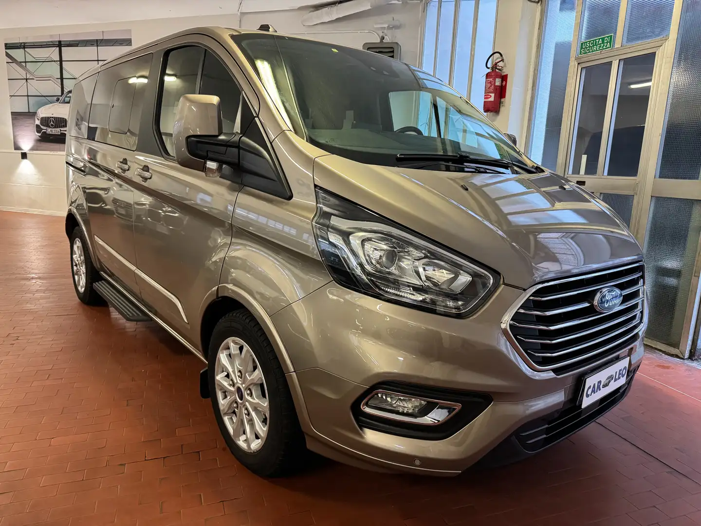 Ford Tourneo Custom custum 320 185 cv aut.titatinium Beige - 2