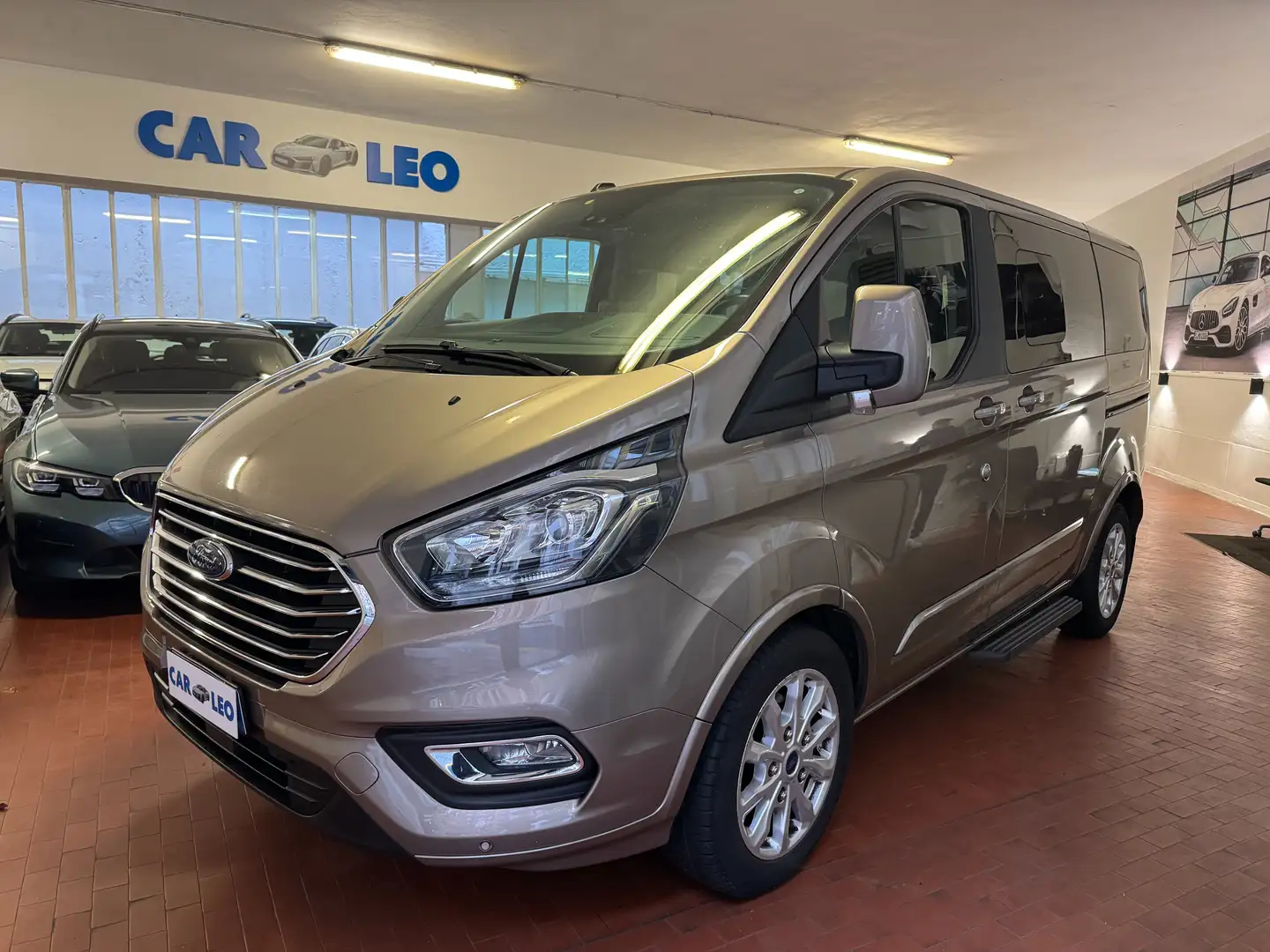 Ford Tourneo Custom custum 320 185 cv aut.titatinium Beige - 1