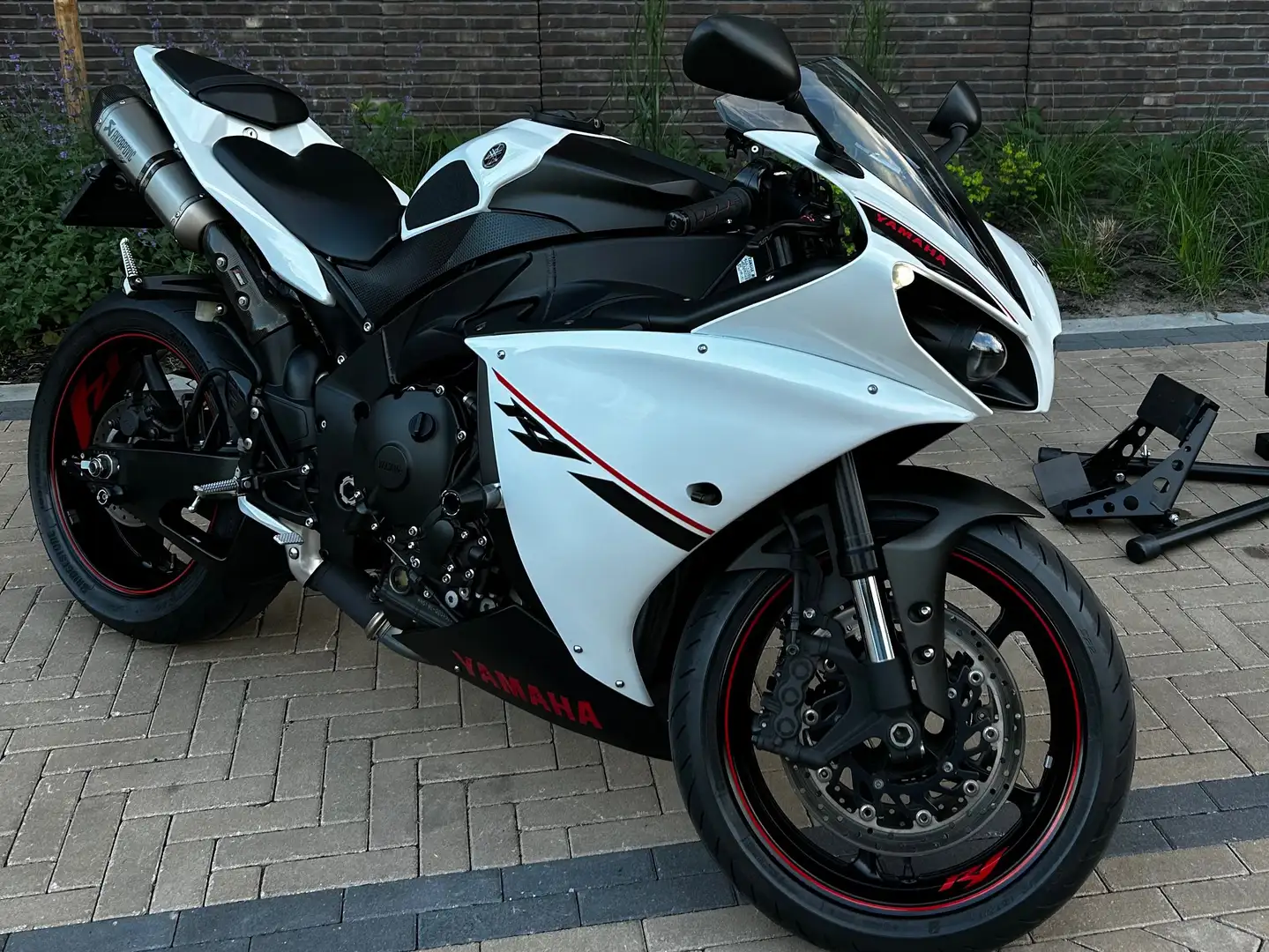 Yamaha YZF-R1 Big Bang Wit - 2