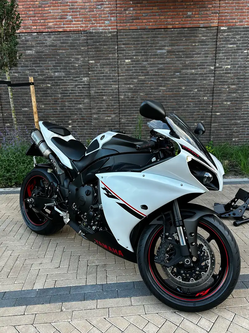 Yamaha YZF-R1 Big Bang Wit - 1