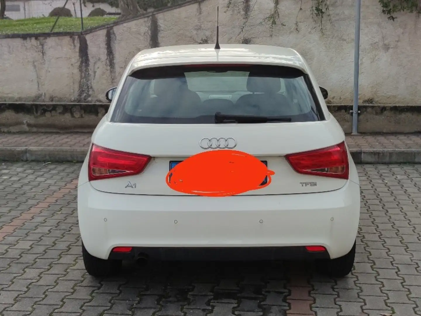 Audi A1 Sportback 1.2 tfsi Ambition Бежевий - 2