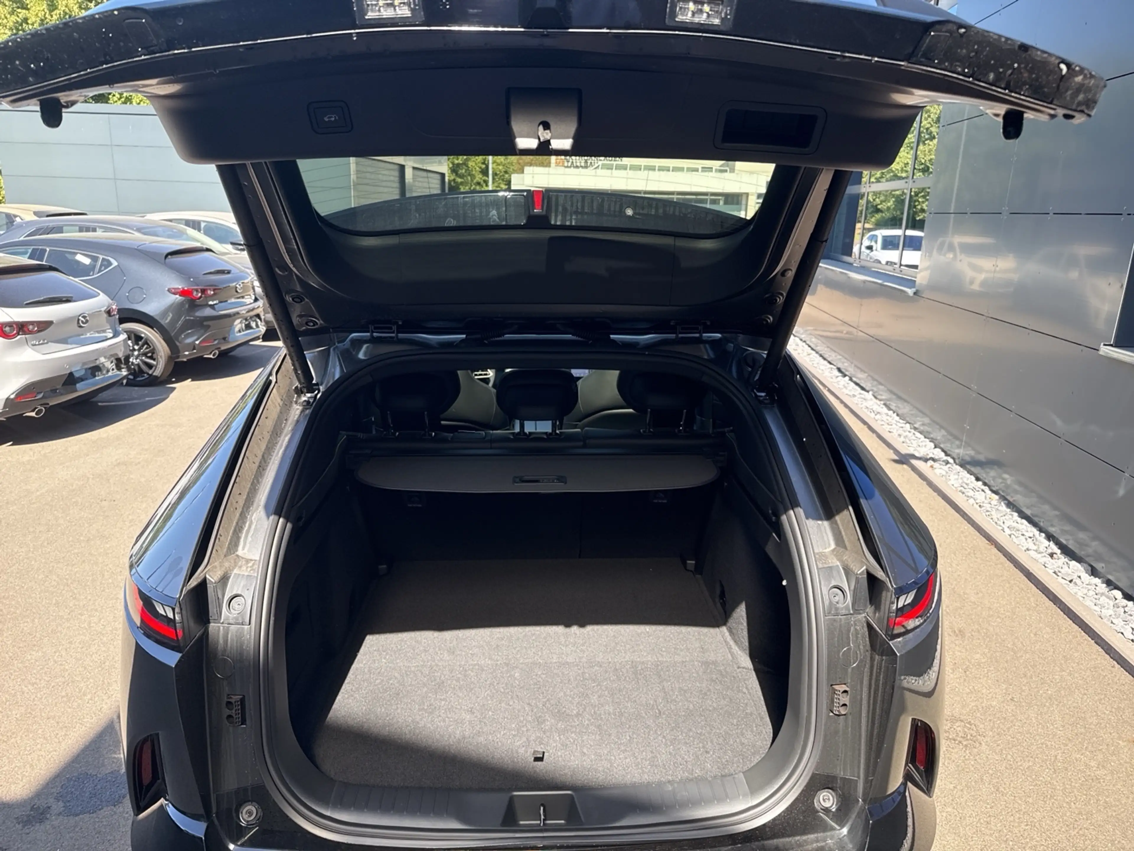 Mazda CX-6e Takumi BKTR PABS Metallic — photo 6