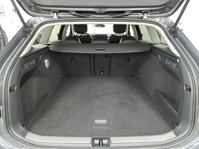 Volkswagen Passat view 7