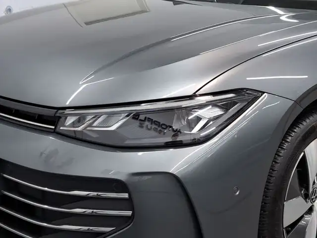 Volkswagen Passat view 5