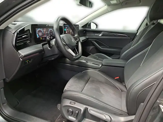 Volkswagen Passat view 8