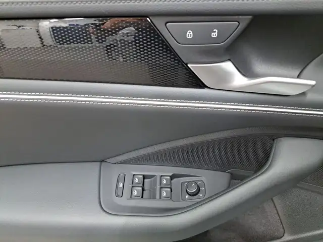 Volkswagen Passat view 11