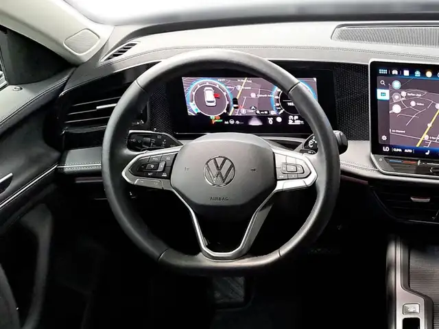 Volkswagen Passat view 13