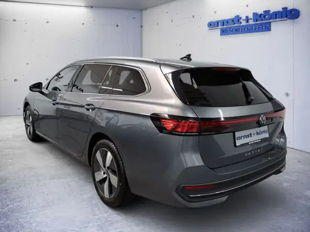 Volkswagen Passat view 4