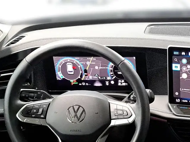 Volkswagen Passat view 14