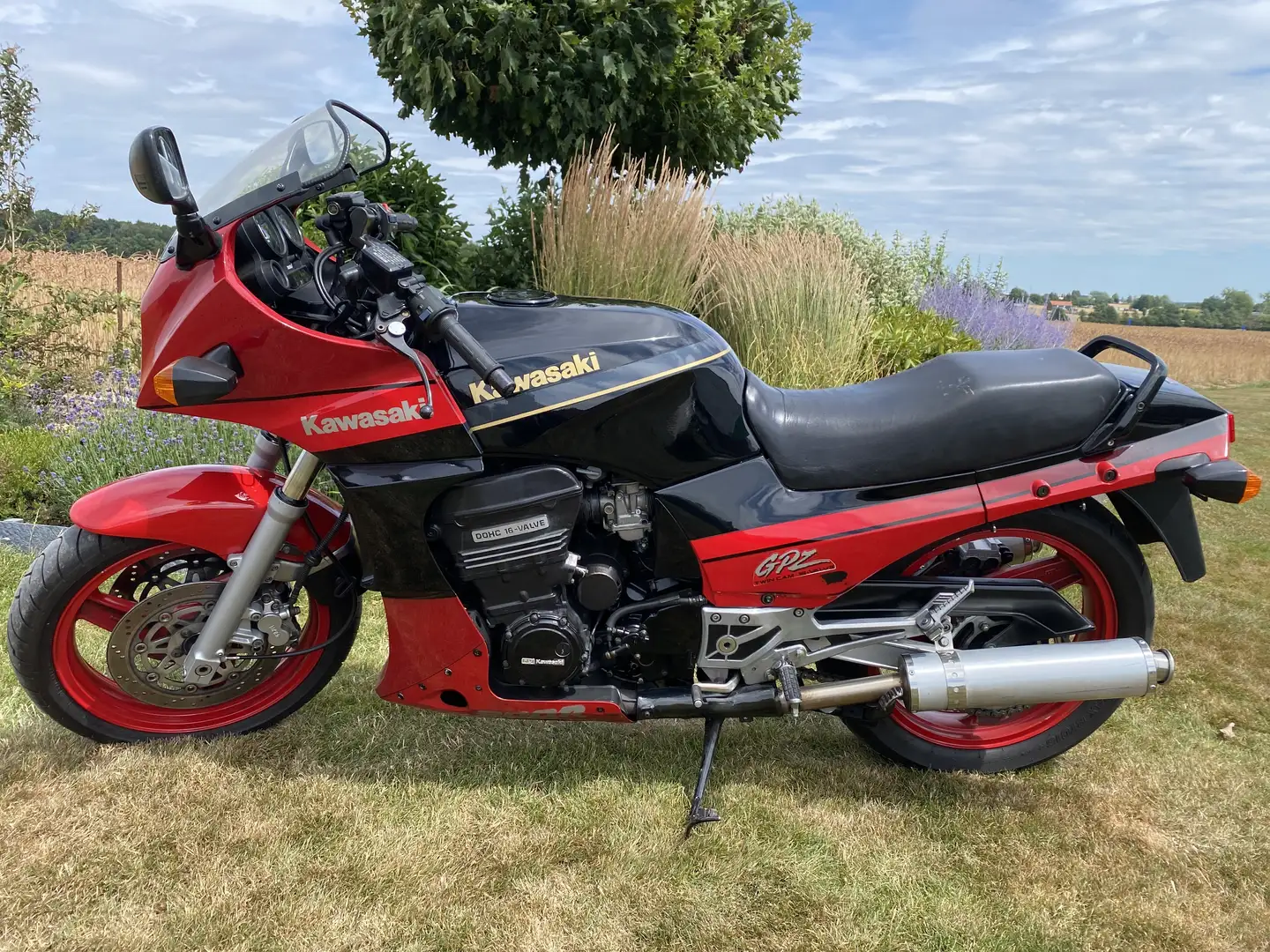Kawasaki GPZ 900 R Zwart - 1