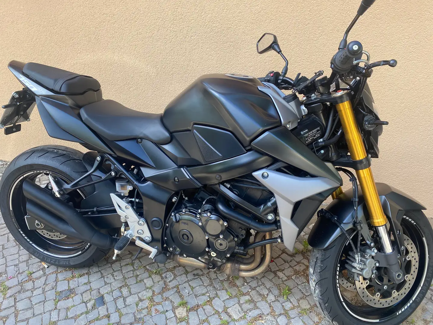 Suzuki GSR 750 Negru - 1