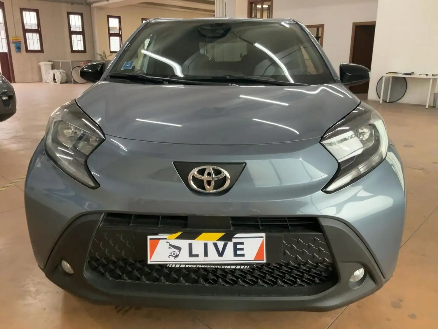 Toyota Aygo Aygo X 1.0 VVT-i 72 CV 5 porte Active Grigio - 2