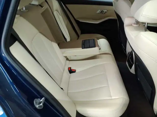 BMW 3 Series view 14