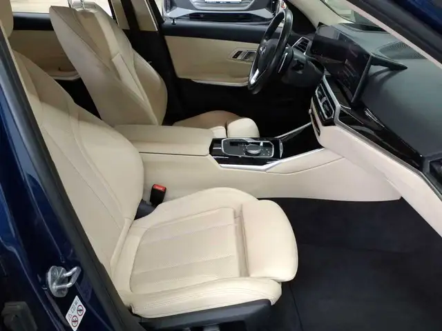 BMW 3 Series view 8