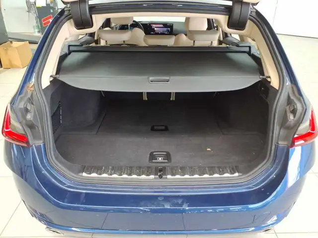 BMW 3 Series view 15