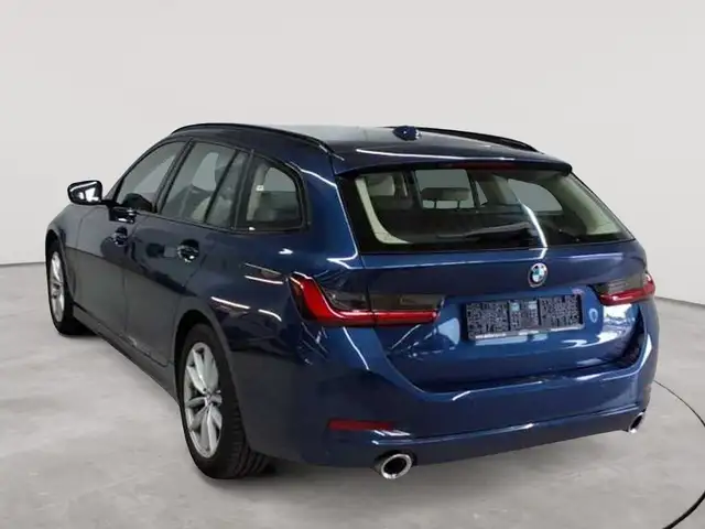 BMW 3 Series view 5