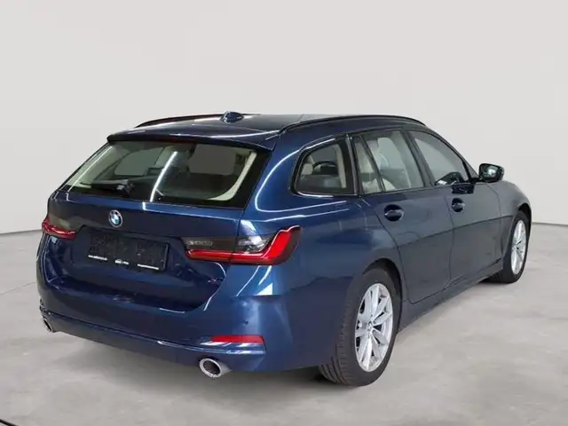 BMW 3 Series view 4