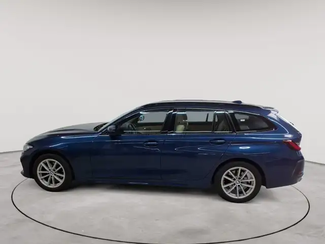 BMW 3 Series view 6