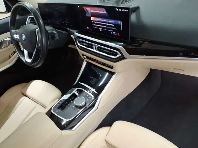 BMW 3 Series view 9