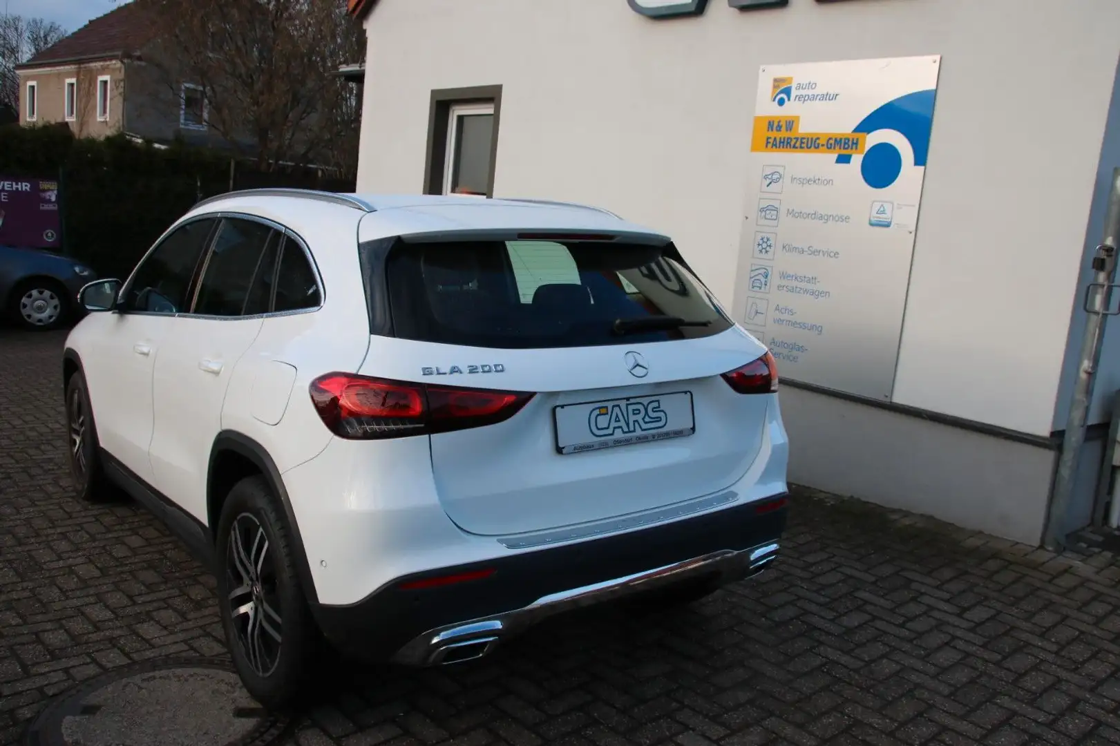 Mercedes-Benz GLA 200 Progressive Wenig Kilometer Weiß - 2
