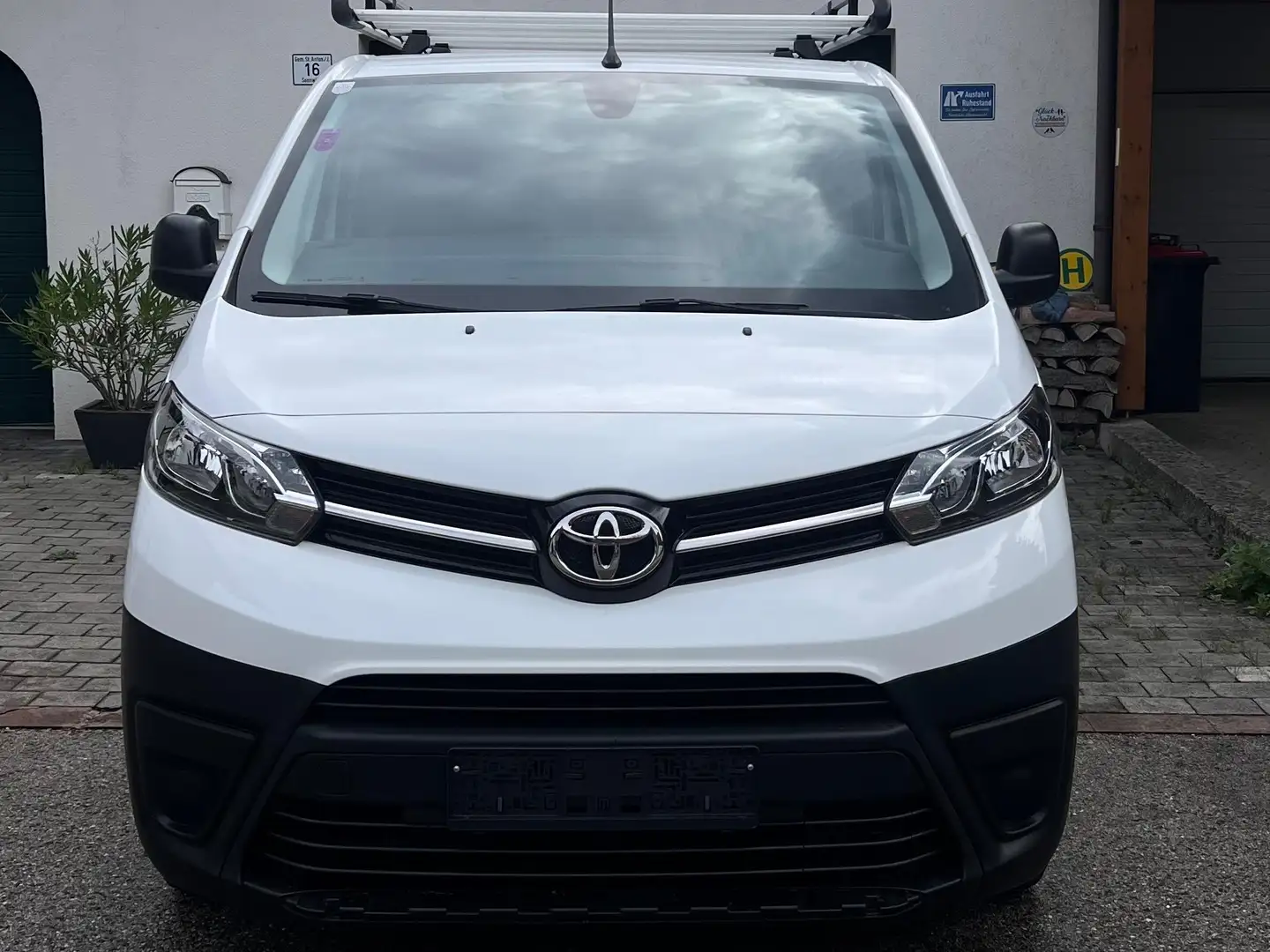 Toyota Proace Pro Ace 2,0 D-4D 145 L2 ProWork ProWork Weiß - 1