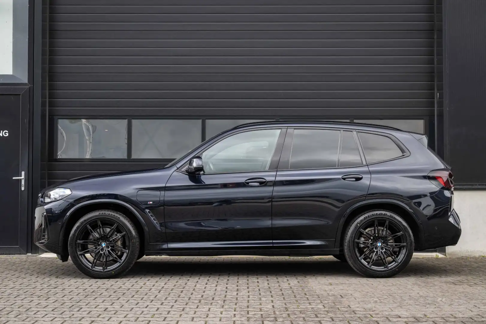 BMW X3 XDrive30e M-Sport|FACELIFT|TREKHAAK|HUD|CAM|20"| Zwart - 2