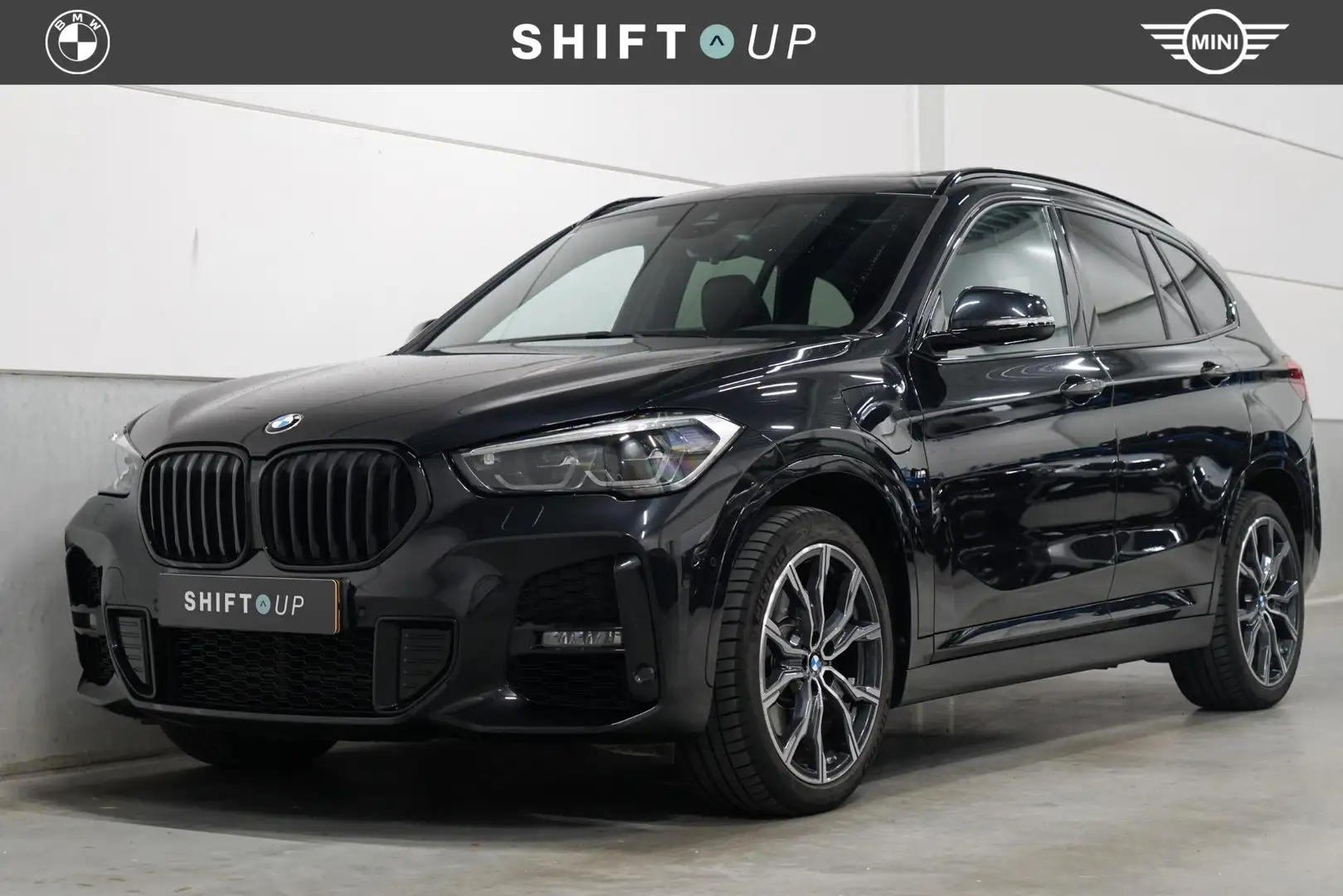 BMW X1 xDrive25e M-Sport | Panoramadak | Head Up | Harman Zwart - 1