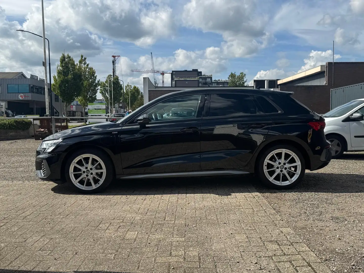 Audi A3 Sportback 40 TFSI e s-line | Carplay | Stoelverwar Zwart - 2
