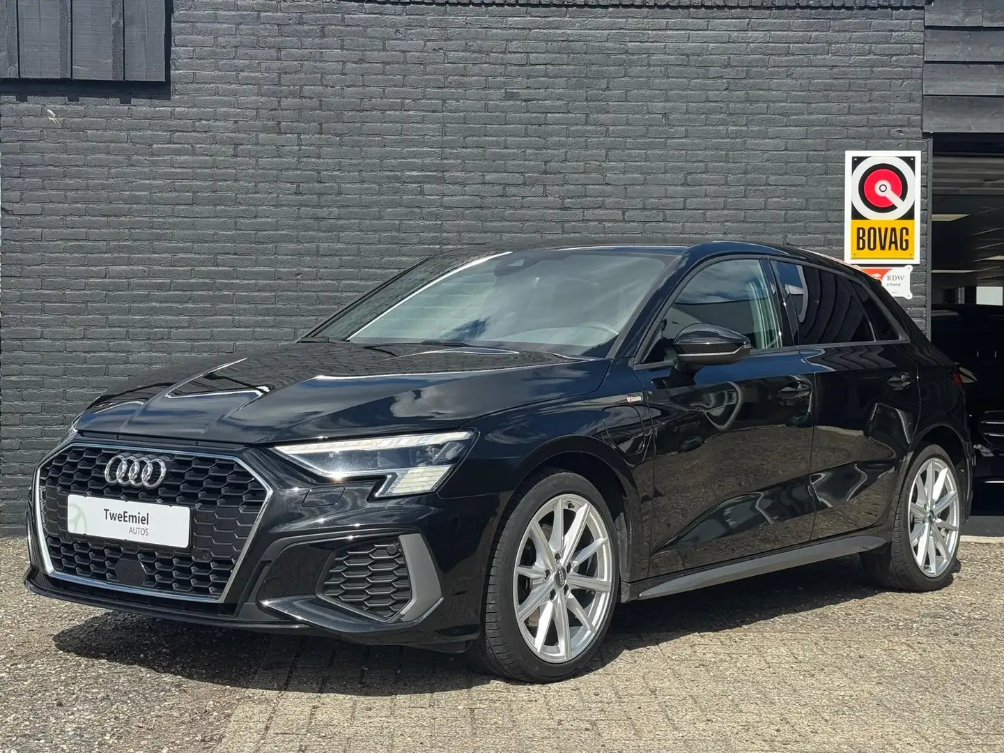 Audi A3 Sportback 40 TFSI e s-line | Carplay | Stoelverwar Zwart - 1