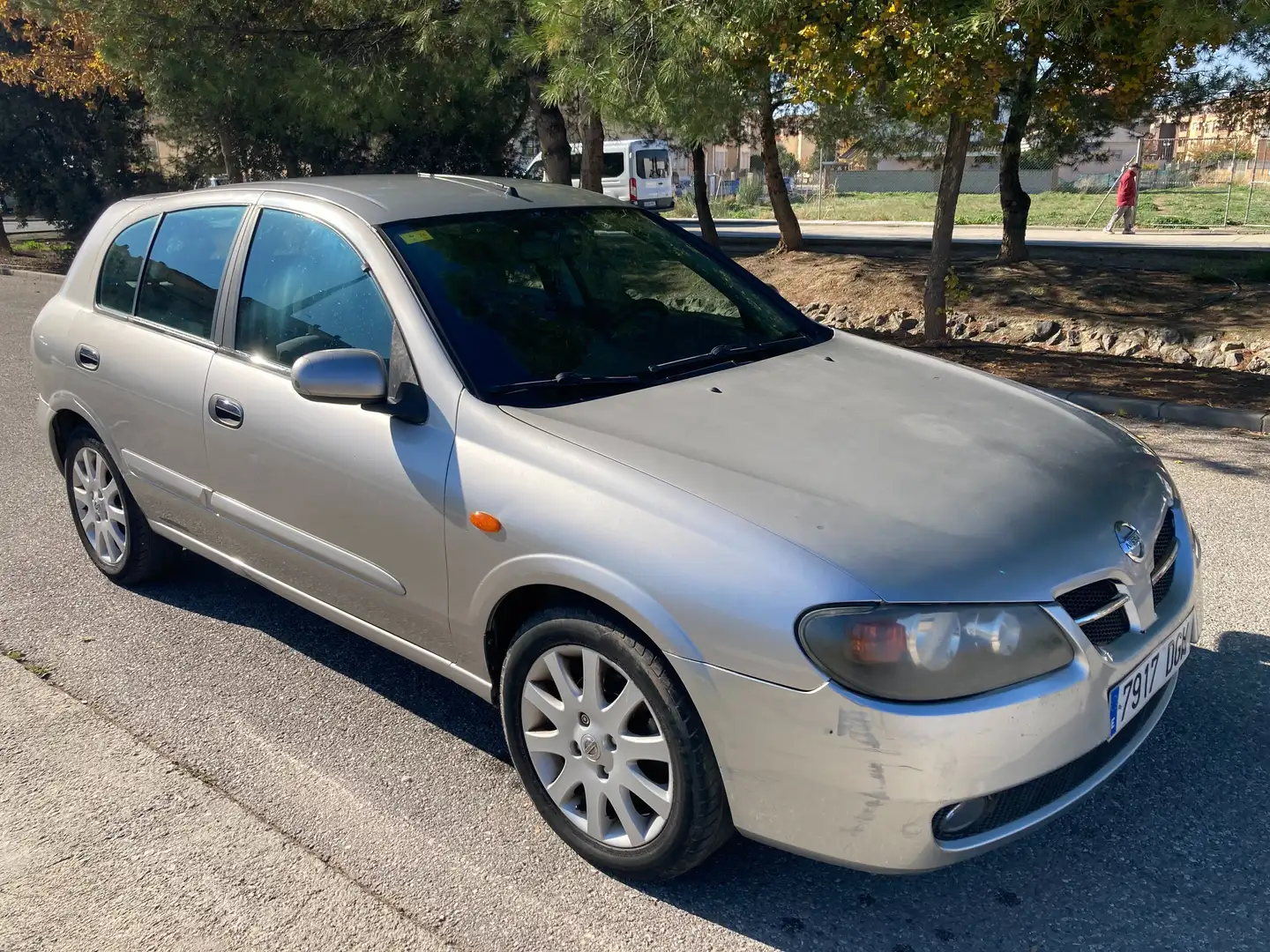 Nissan Almera Almera 2.2dCI Visia Visia Srebrny - 2