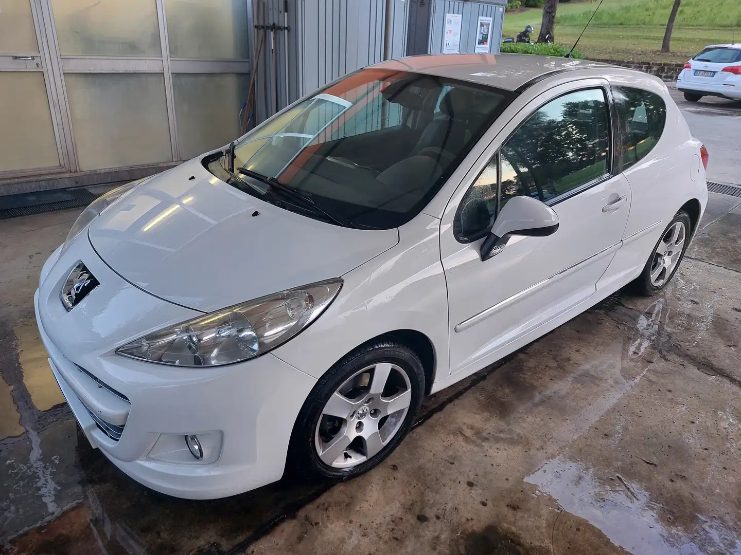 Peugeot 207 207 3p 1.6 hdi 8v Allure 112cv Bianco - 1
